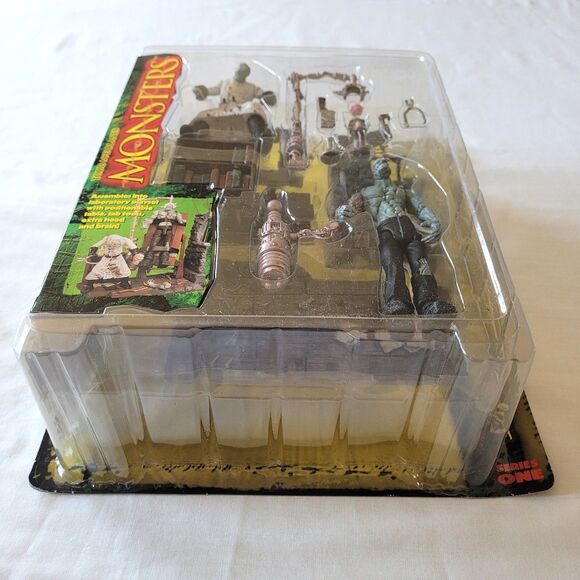 Vintage 1997 McFarlane Monsters Frankenstein Playset (New) - Picture 10 of 11